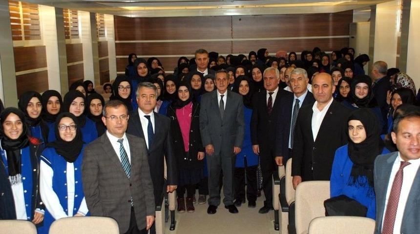 Vali Kalkancı &Ouml;ğrencilerle Bir Araya Geldi