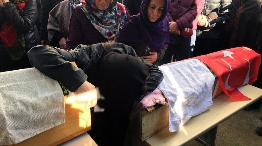 Cinnet Getiren Babanın Katlettiği İki K&uuml;&ccedil;&uuml;k Kız İ&ccedil;in Cenaze T&ouml;reni D&uuml;zenleniyor