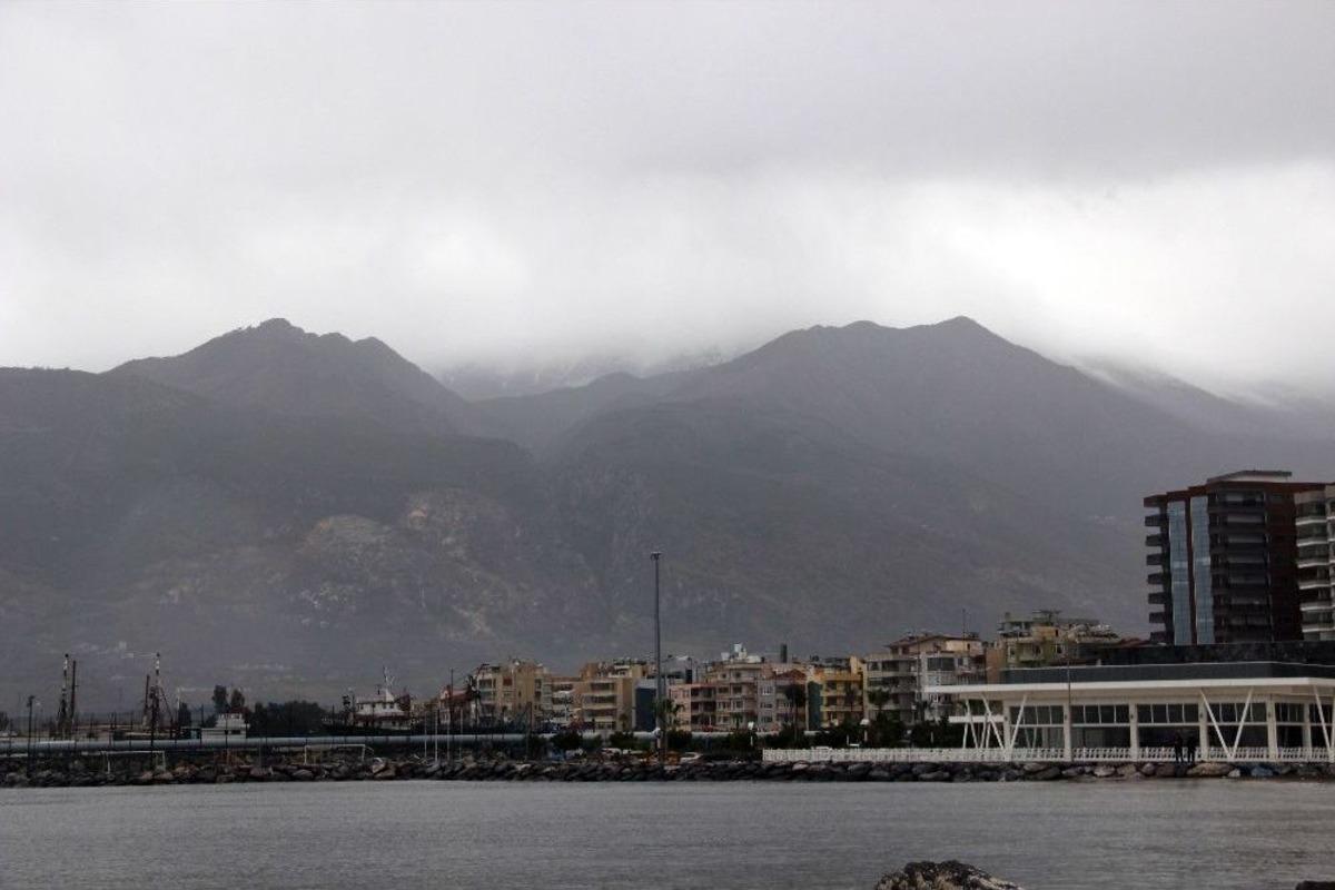 İskenderun&rsquo;a Yılın İlk Karı D&uuml;şt&uuml;