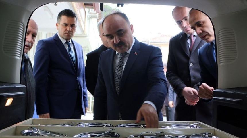 Isparta Valiliği&rsquo;nden Evlere Yemek Servisi