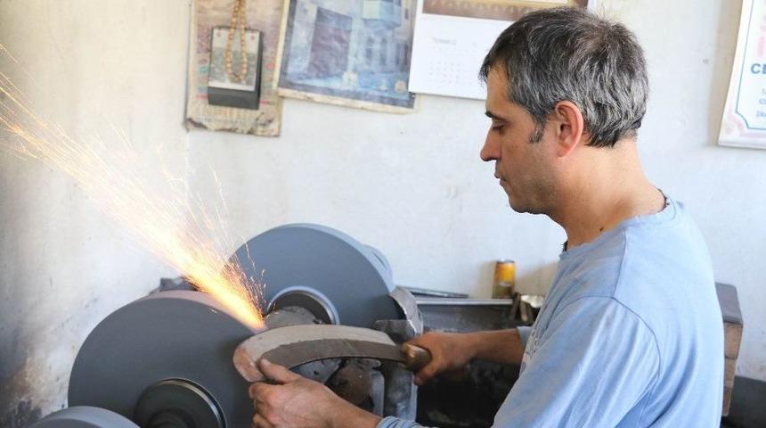 (&ouml;zel) Bı&ccedil;ak Bileme Ustaları Mesaiye Başladı