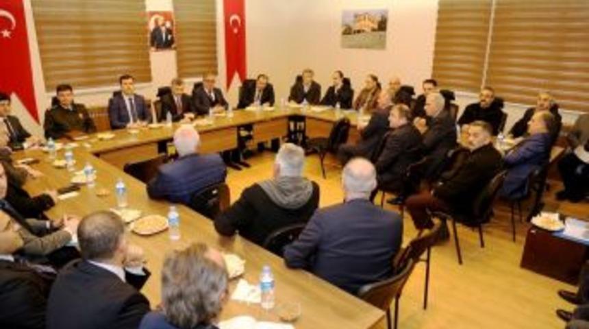 Rize Valisi Erdoğan Bektaş Muhtarlarla İyidere&rsquo;de Bir Araya Geldi