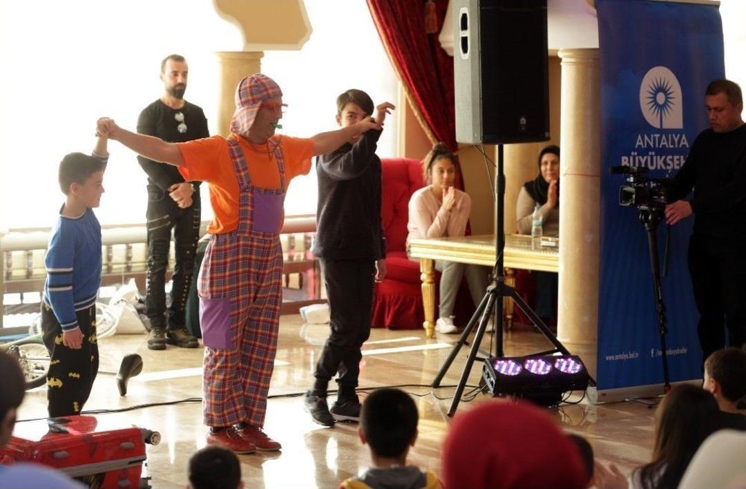 Antalya&rsquo;da Okul Birincileri Aileleriyle Birlikte 5 Yıldızlı Tatilde