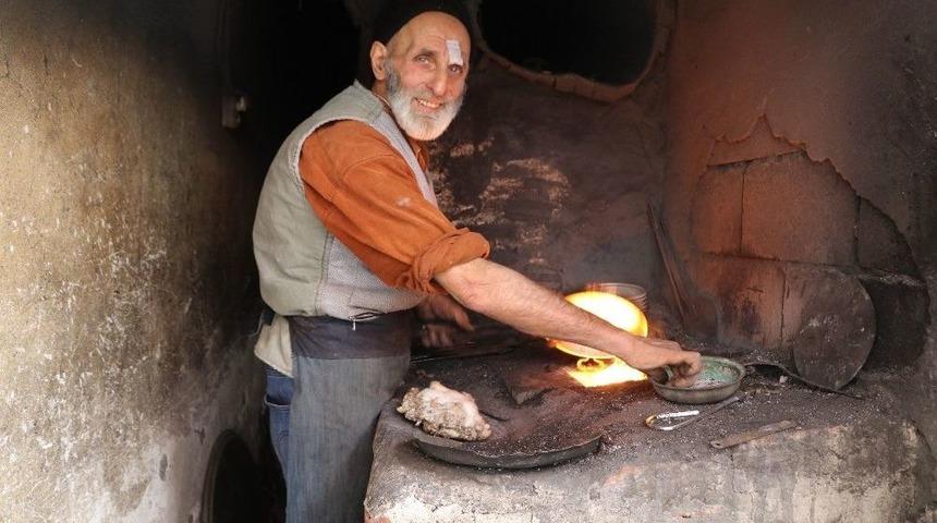 70 Yaşındaki Sultan Dede, Rize’de Kalaycılığın Son Temsilcilerinden