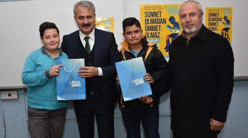 Başkan Sungur’dan Öğrencilere ‘ufka Yolculuk’ Kitabı