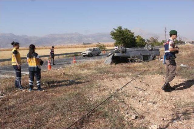 3 Yaşındaki Ikizleri Kaza Ayırdı