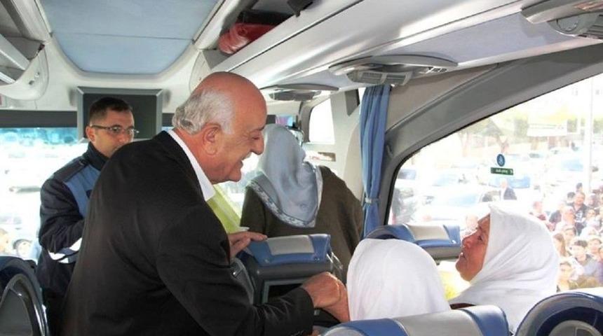 Başkan Seyfi Dingil, Umreye Giden Vatandaşları Uğurladı