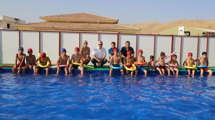 Cizreli &Ouml;ğrenciler Umuda Kula&ccedil; Attı