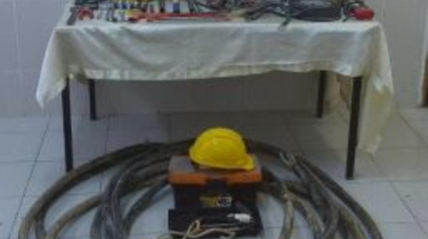 Besni&rsquo;de Kablo Hırsızları Su&ccedil;&uuml;st&uuml; Yakalandı