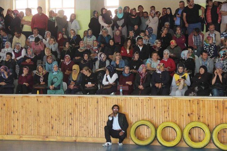 Geçici Asgari Ücretli İşe Girebilmek İçin Saatlerce Beklediler. G3