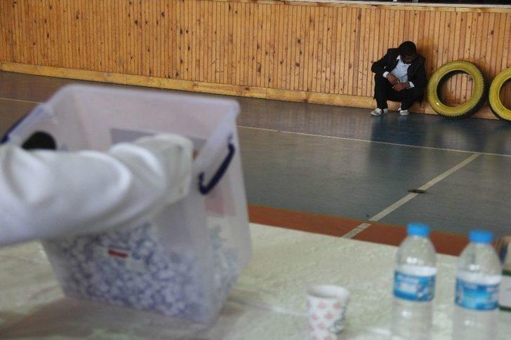 Geçici Asgari Ücretli İşe Girebilmek İçin Saatlerce Beklediler. G4