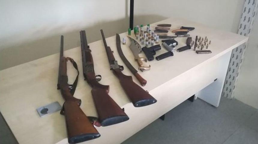 Ev Hapsi Bulunan Şahsın Evinden Adeta Cephanelik Çıktı