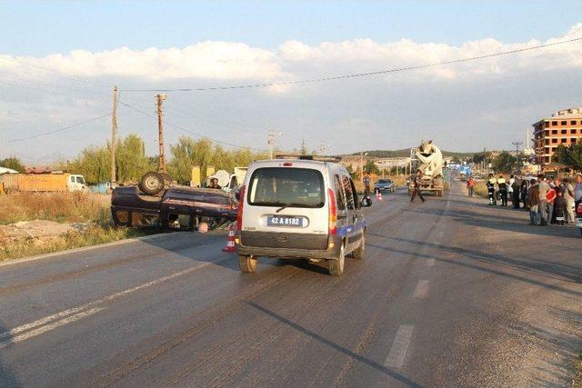 Otomobille Kamyonetin Çarpıştığı Kaza Güvenlik Kamerasında