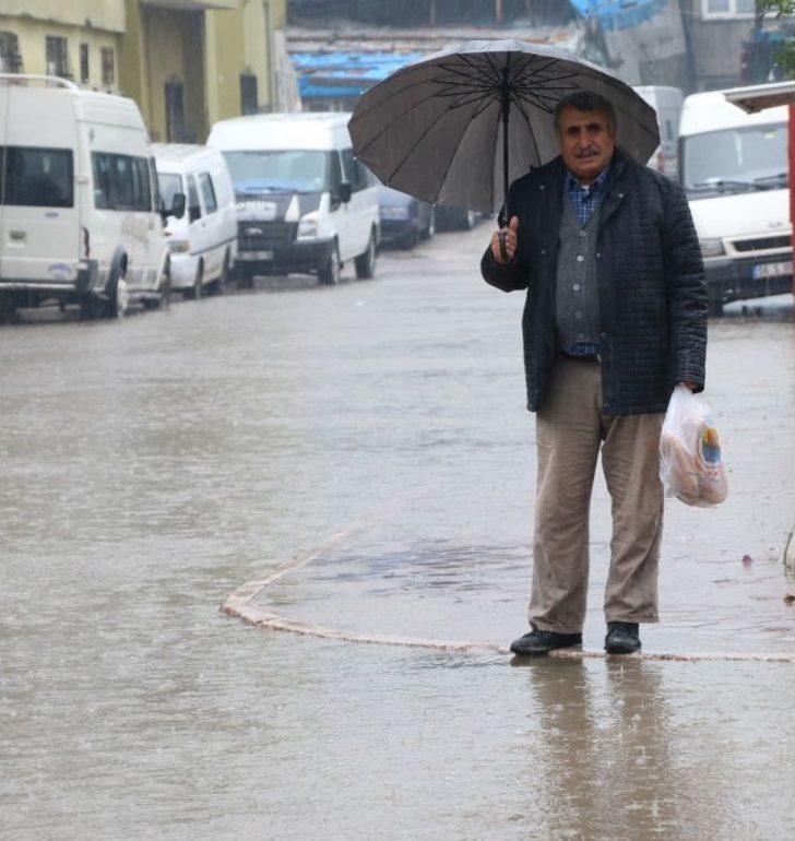 Adana’da Yağmur Su Baskınlarına Neden Oldu G1