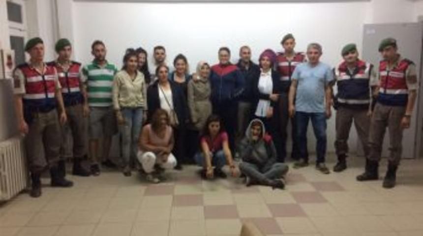 Kanyonda Kaybolan Çocuk Esirgeme Kurumu Personelini Jandarma Kurtardı