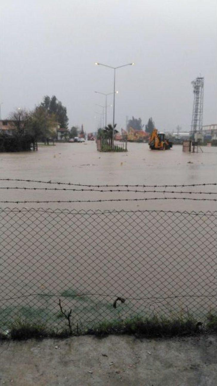 Adana’da Yağmur Su Baskınlarına Neden Oldu G4