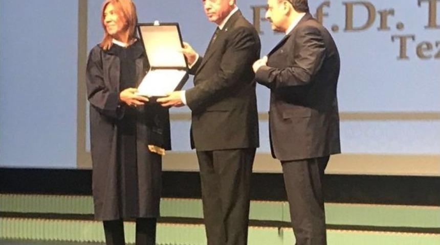 Akademik Başarı En İyi Doktora Tezi &Ouml;d&uuml;l&uuml;n&uuml; Getirdi