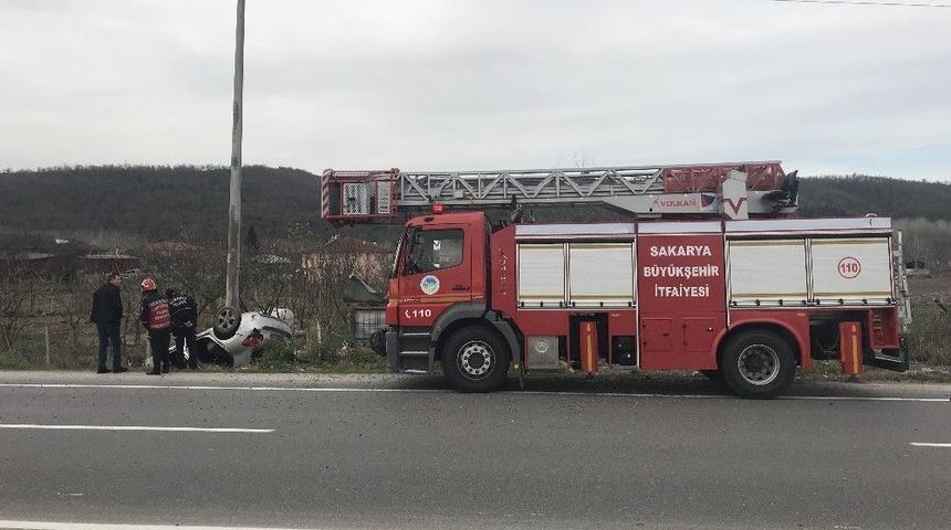 Kaza Yapan Otomobil Ters D&ouml;nd&uuml;: 2 Yaralı