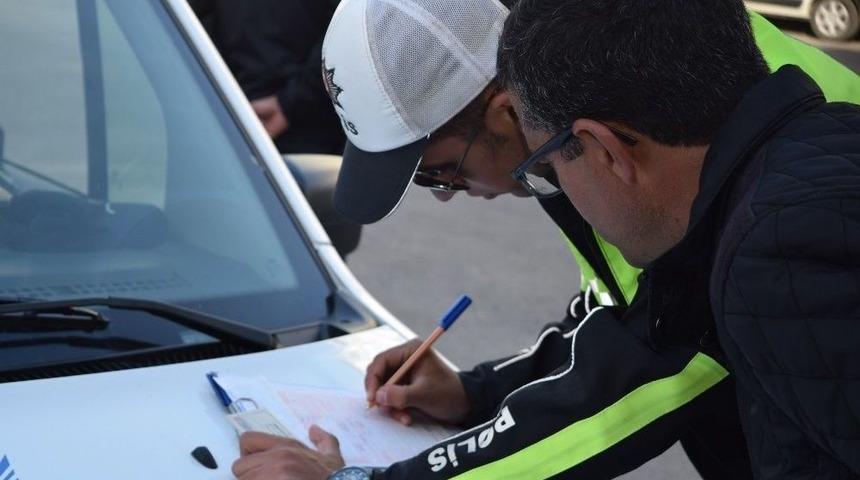 Aliağa&rsquo;da S&uuml;r&uuml;c&uuml;lere 1 Yılda 2 Milyon Tl&rsquo;lik Trafik Cezası