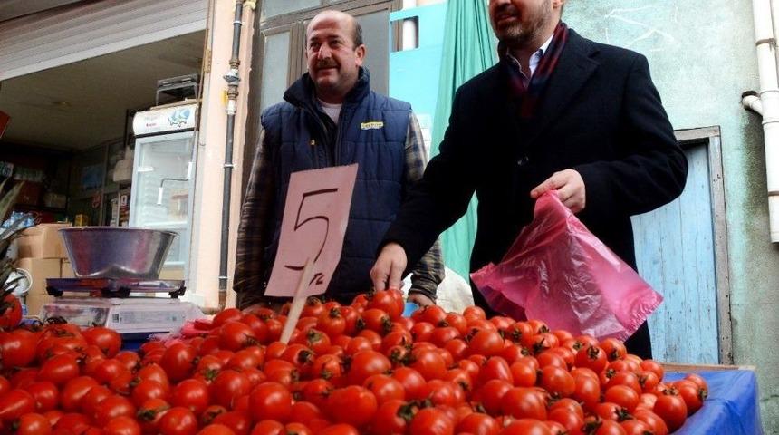 Turan, Pazarda Vatandaşlarla Biraraya Geldi