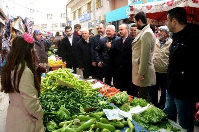 Turan, Pazarda Vatandaşlarla Biraraya Geldi