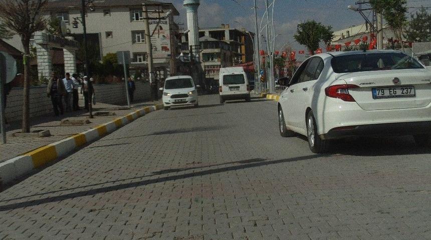 &Ouml;zalp&rsquo;taki Kapalı Yol Trafiğe A&ccedil;ıldı