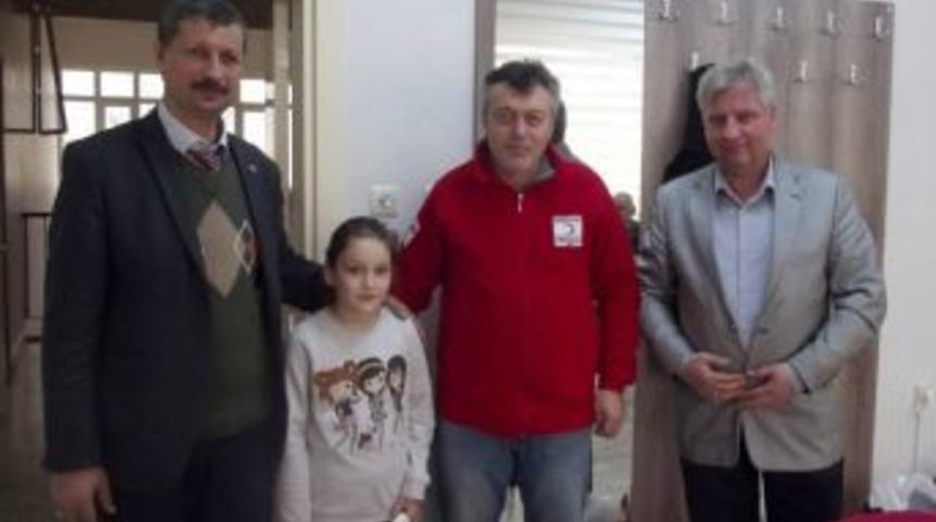 T&uuml;rk Kızılay&rsquo;ı &Ccedil;an Şubesinden &Ouml;ğrencilere Karne Hediyesi