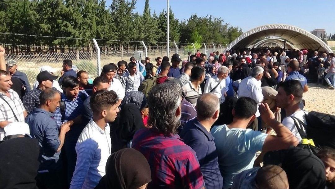 11 Bin Suriyeli Kurban Bayramı İ&ccedil;in &Uuml;lkesine Gitti