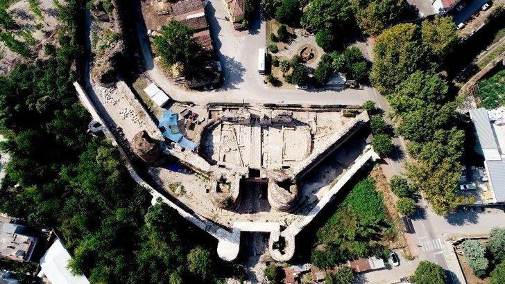 İznik’teki 2 Bin Yıllık Tarihi İstanbul Kapı’nın Altında İpek Yolu Bulundu G1