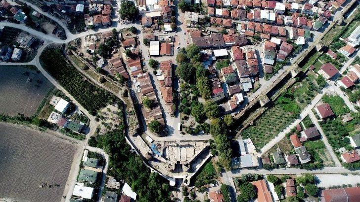 İznik’teki 2 Bin Yıllık Tarihi İstanbul Kapı’nın Altında İpek Yolu Bulundu G2