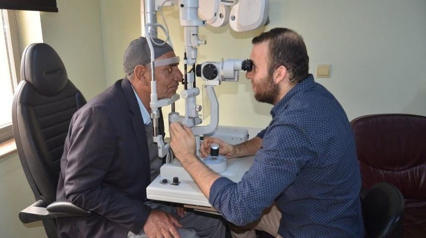 Cizre&rsquo;de İlk Defa Dikişsiz G&ouml;z Merceği Ameliyatı Yapıldı