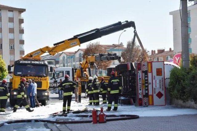 5 Ton Sıvılaştırılmış Gaz Yüklü Tanker Devrildi, Facianın Eşiğinden Dönüldü