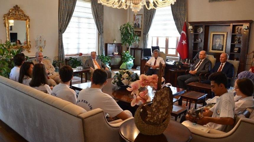 Vali Güvençer’den Yks’de İlk Bine Giren Öğrencilere Teşekkür Belgesi