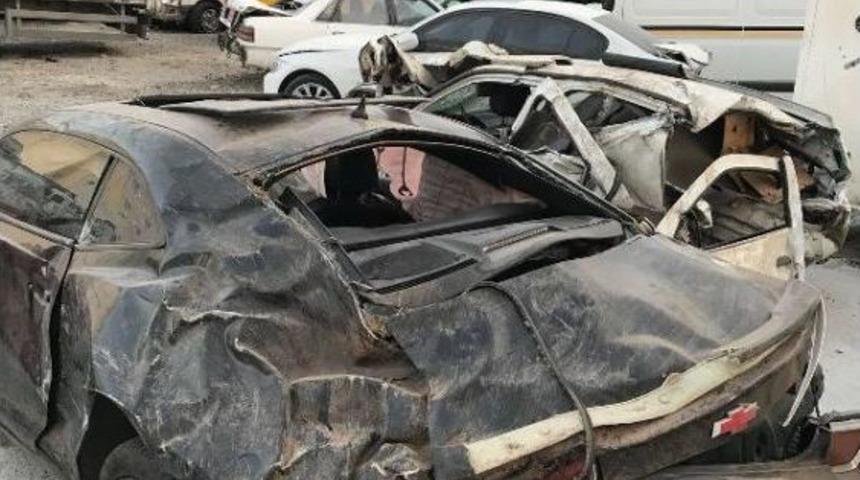 Yazar Emrah Serbes, 2 &Ouml;l&uuml;ml&uuml; Kazayı Kendisinin Yaptığını Itiraf Edip Savcılığa Teslim Oldu