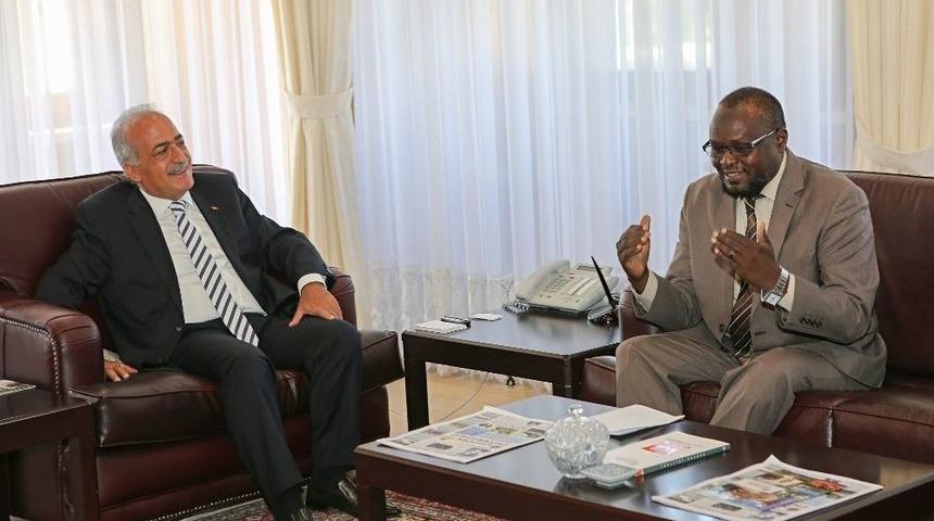 Prof. Dr. &Ouml;mer &Ccedil;omaklı: &ldquo;erzurum&rsquo;un D&uuml;nyaya A&ccedil;ılan Kapısıyız&rdquo;