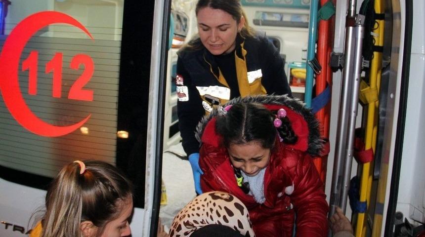 Otomobilin 7 Yaşındaki Kıza &Ccedil;arpma Anı G&uuml;venlik Kamerasında