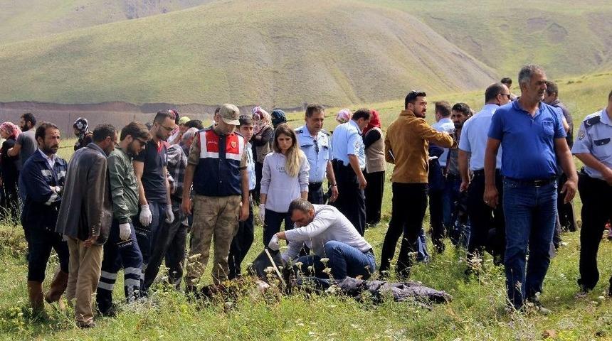 &Ccedil;obanlık Yapan Lise &Ouml;ğrencisi, Yıldırım D&uuml;şmesi Sonucu &Ouml;ld&uuml;