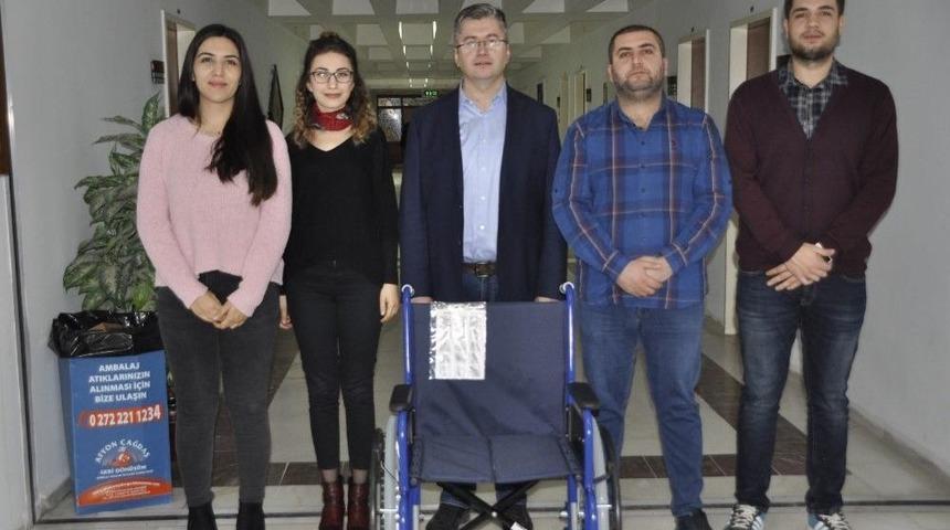 Konserde Toplanan Mavi Kapaklarla Alınan Tekerlekli Sandalyeler İhtiyaç Sahiplerine Gönderildi