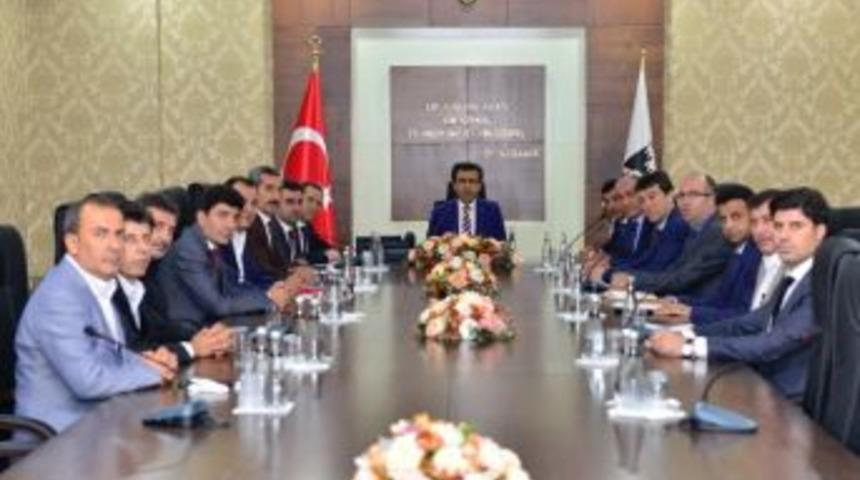 Vali G&uuml;zeloğlu, Tiosb M&uuml;teşebbis Heyeti Ve Y&ouml;netim Kurulu Toplantısına Başkanlık Yaptı