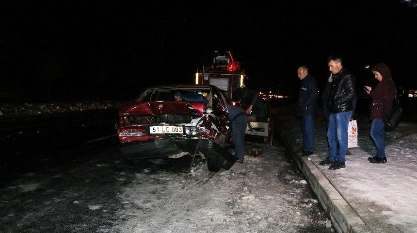 Niğde&rsquo;de Gizli Buzlanma Kazaya Neden Oldu