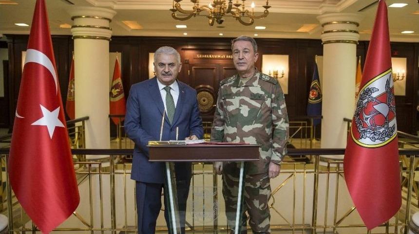 Başbakan Yıldırım, Genelkurmay Başkanı Orgeneral Akar&rsquo;dan Bilgi Alıyor