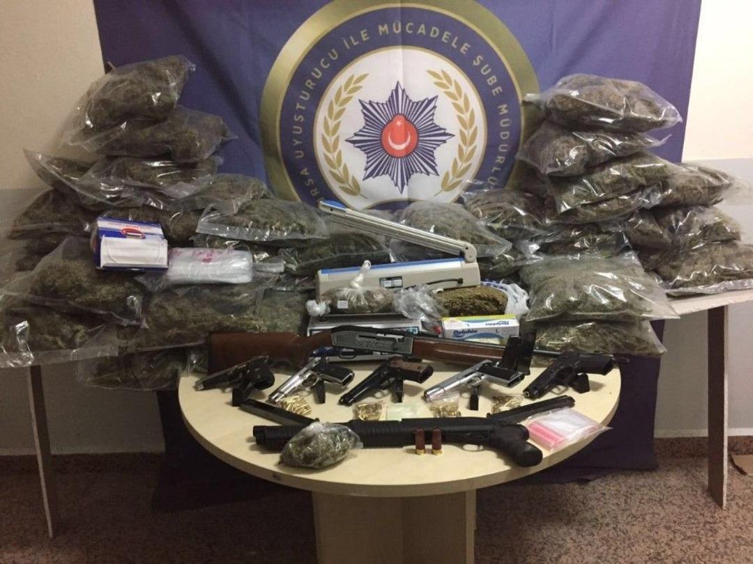 Bursa Polisinden Uyuşturucu Satıcılarına Ağır Darbe
