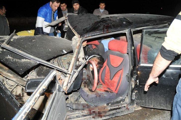 Traktör Römorkuna Çarpan Otomobil Hurdaya Döndü: 3 Yaralı G3