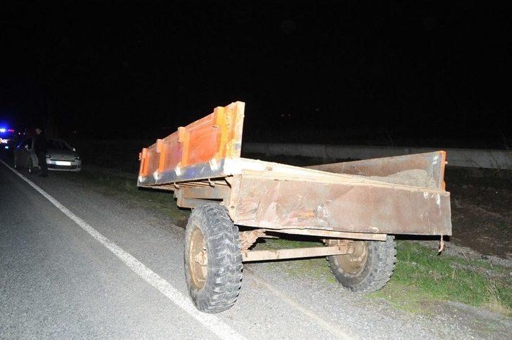 Traktör Römorkuna Çarpan Otomobil Hurdaya Döndü: 3 Yaralı G5