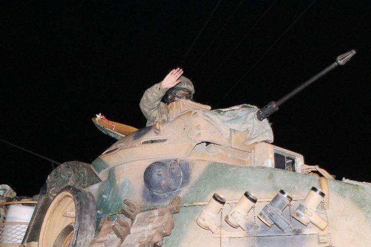 Köylüler Askerleri Bayrakla Karşılayıp Duayla Uğurladı G1