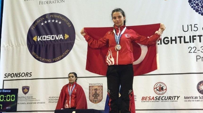 Burhaniyeli Halterci Avrupa &Uuml;&ccedil;&uuml;nc&uuml;s&uuml; Oldu