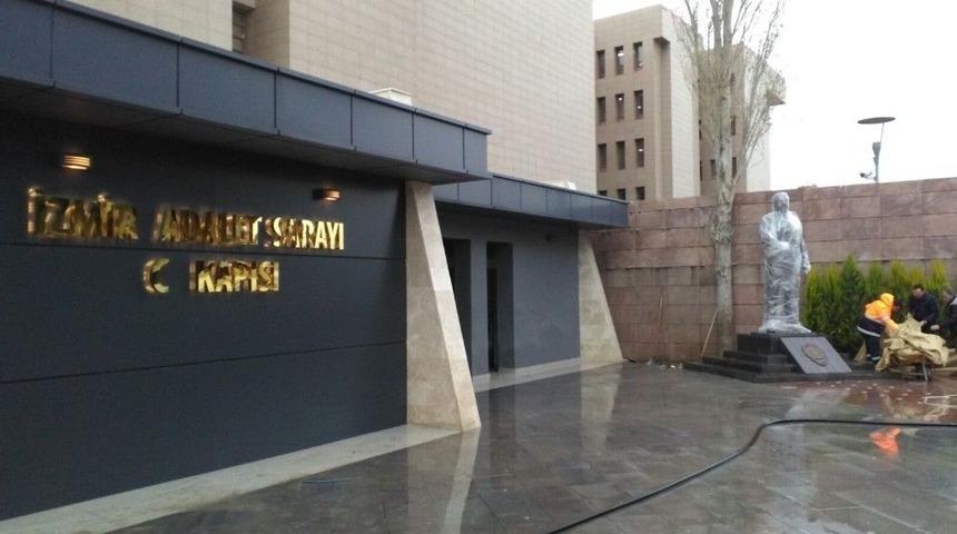 Kahraman Şehit Fethi Sekin&rsquo;in Heykeli Adliyenin &Ouml;n&uuml;ne Yerleştirildi