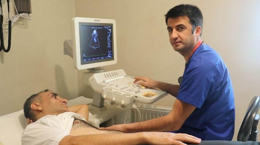 Ameliyat Masasında Şarkı S&ouml;yleyerek Tedavi Oluyorlar