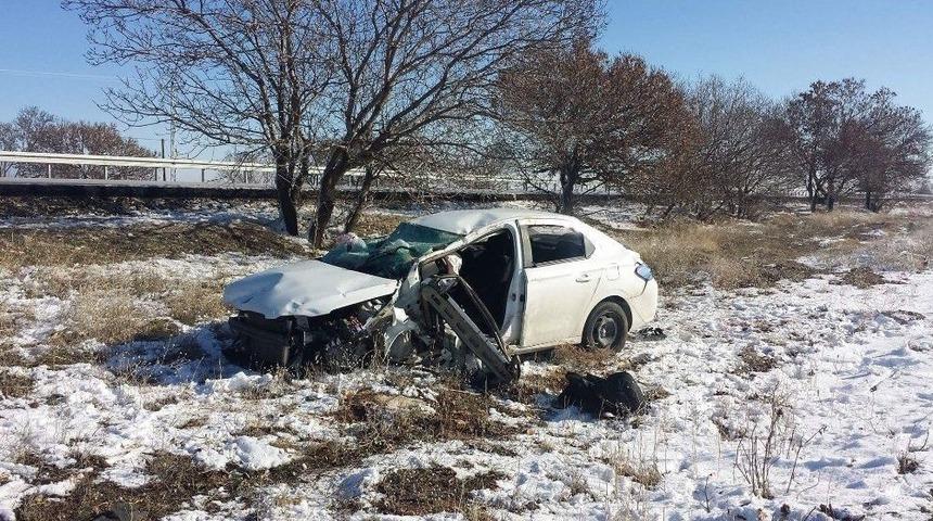 Karaman&rsquo;da Trafik Kazası: 2 Yaralı