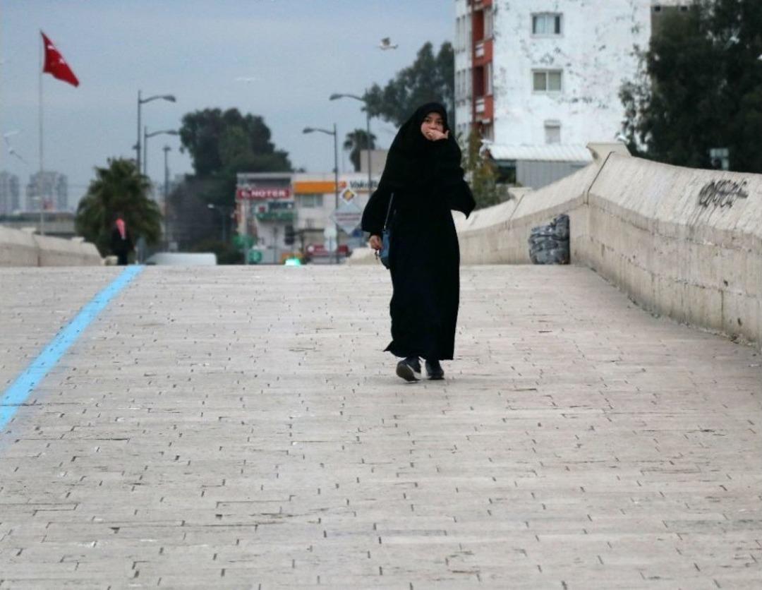 Turist Kafilesine Ş&uuml;pheli &Ccedil;anta Engeli